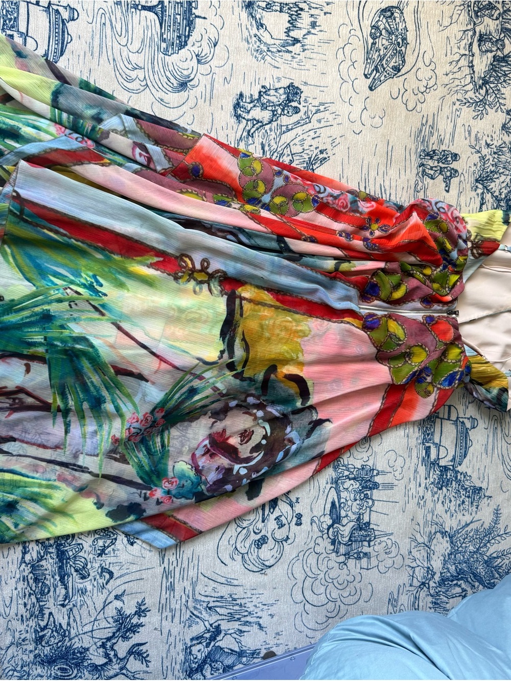 Alice + Olivia Lola Lady Watercolor Maxi Dress - Picture 4 of 8